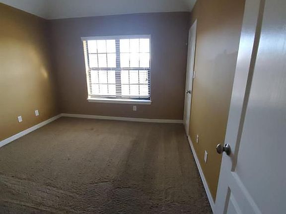 3rd image of 7606 Veranda Dr