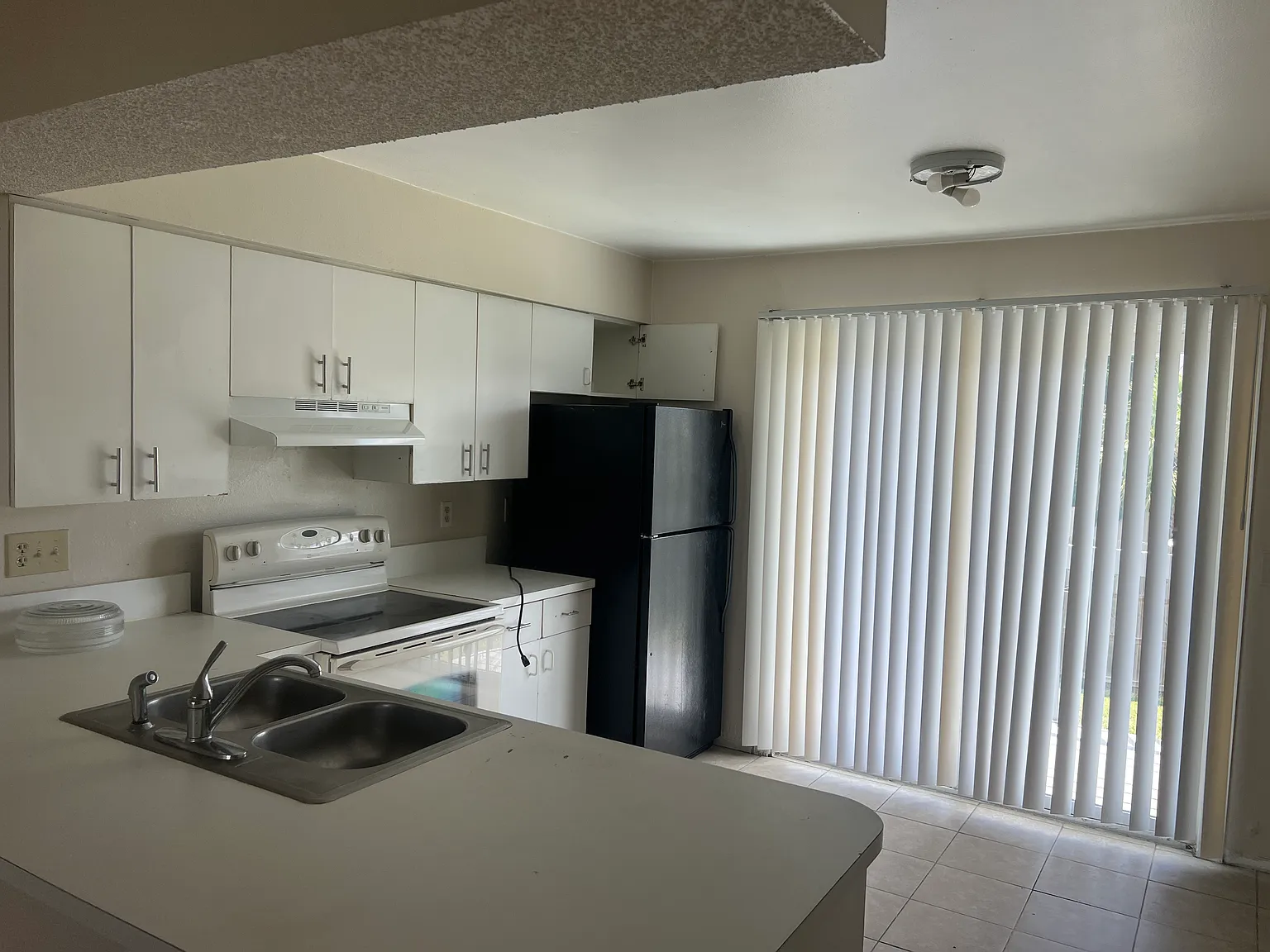 3 bed, 1.5 bath, 1113 sqft, $1,700 — Photo 3
