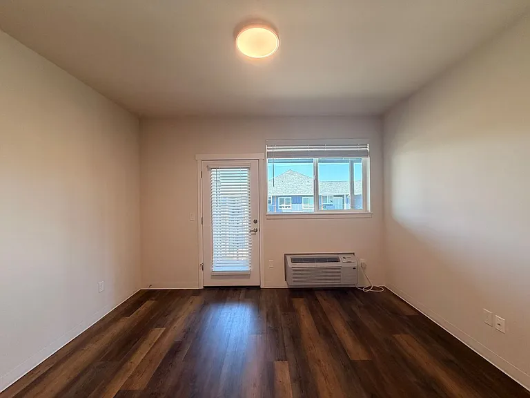 Creek's Edge Apartments — Photo 20