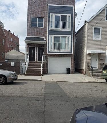 2nd image of 81 Warwick St #1