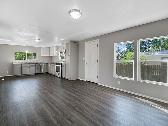 5th image of 423 Morning Dove Dr