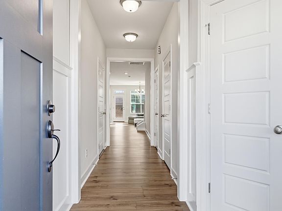 3rd image of 324 Hollenbeck Place