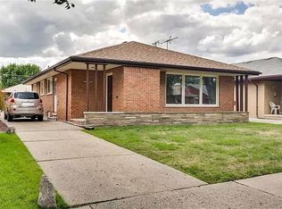 20292 Van Antwerp St, Harper Woods, MI 48225