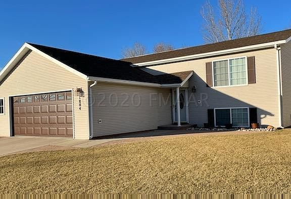 2nd image of 1804 Huntington Ln