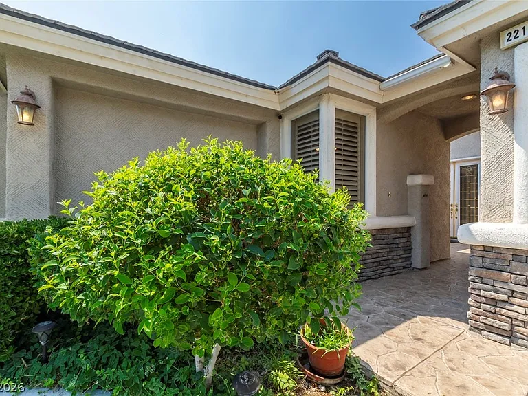 2215 Scarlet Rose Dr — Photo 4