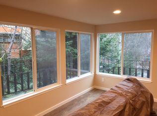 617 N 40th St APT 3, Seattle, WA 98103