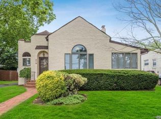 319 Hewlett Ave, Merrick, NY 11566