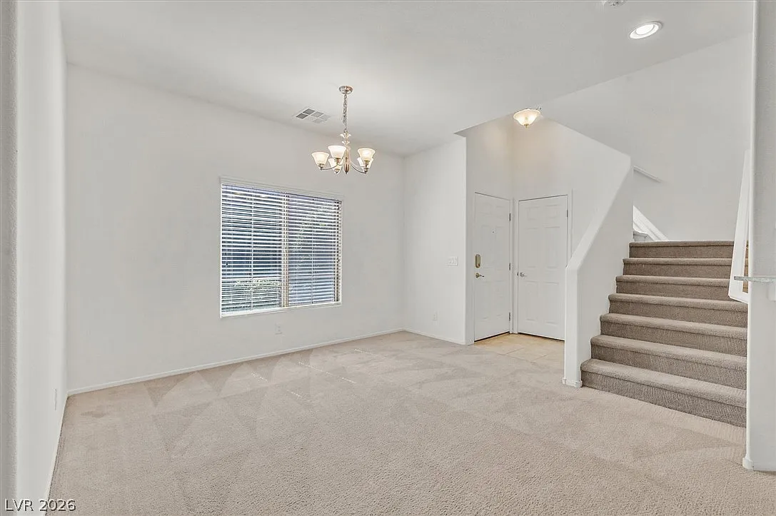 4 bed, 3.0 bath, 2423 sqft, $2,200 — Photo 2
