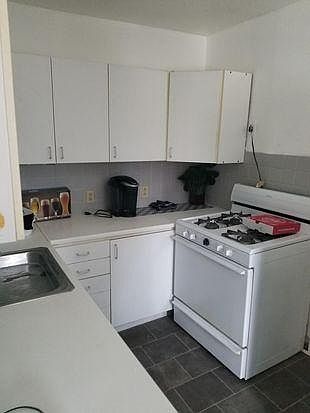 3rd image of 625 W Park Ln Floor 2