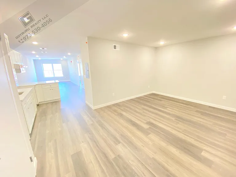 185 Broadway #208 — Photo 2