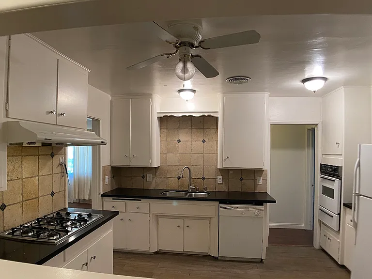 3655 Mount Vernon Ave — Photo 6