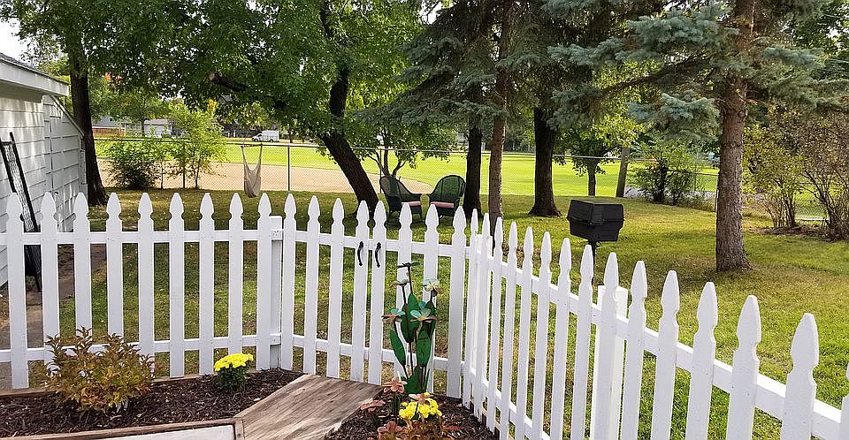 Privacy, wooded yard on park