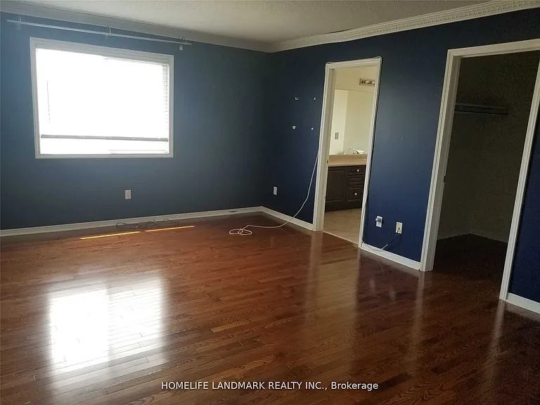 16 Ainsbury Ave #MAIN — Photo 11