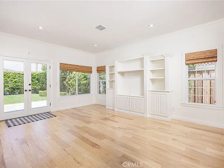 408 Flower St — Photo 9