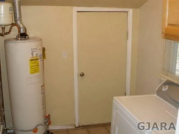948 Hill Ave — Photo 7