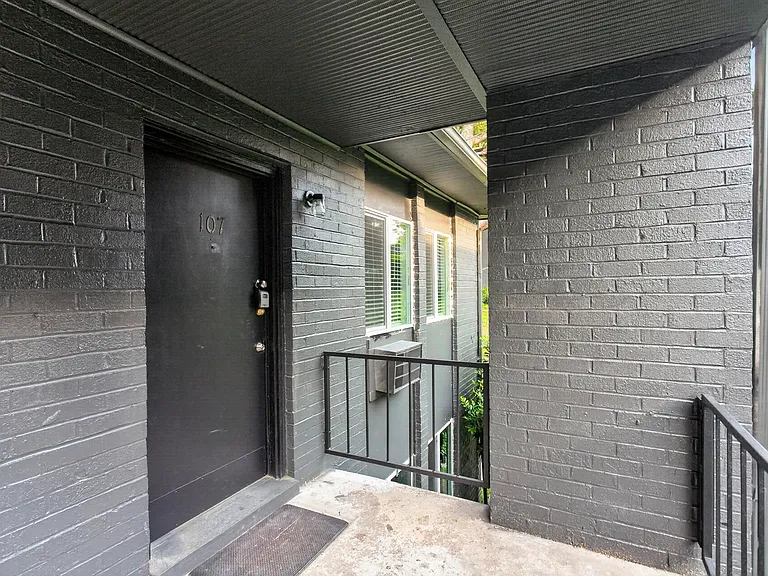 550 Harding Pl #E103 — Photo 21