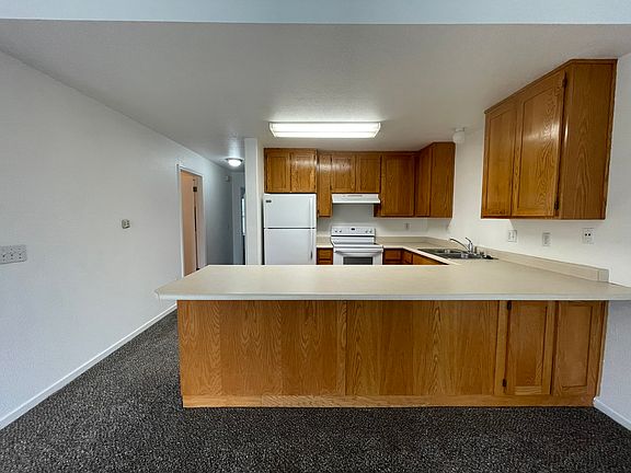 4th image of 2428 Edgewater Dr APT 28