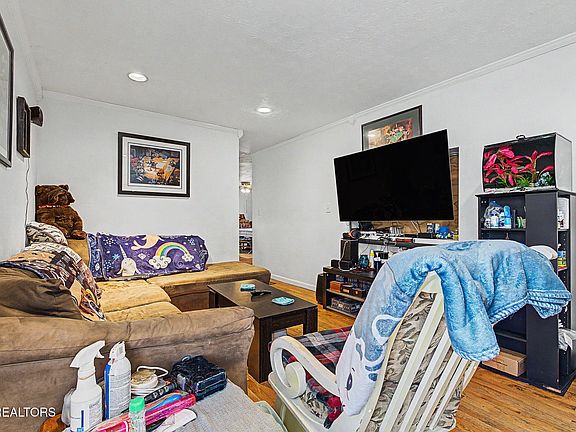 4th image of 109 Marquette Rd