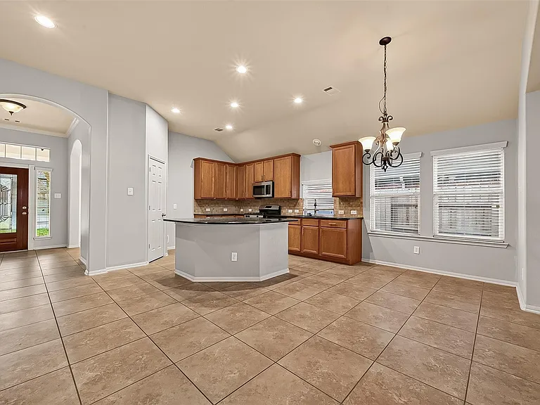 28207 Chalet Park Dr — Photo 5