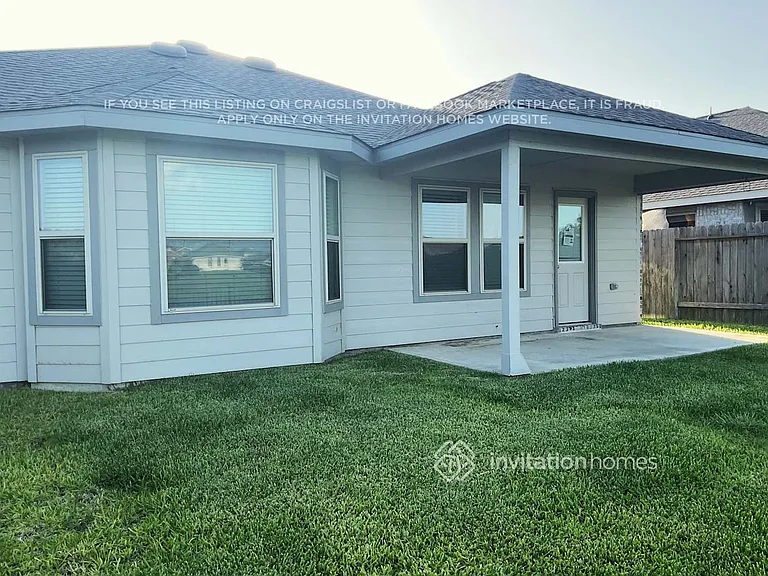 445 Pecan Landing Ln — Photo 15