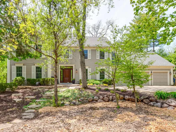 121 Pembroke Dr, Lake Forest, IL 60045