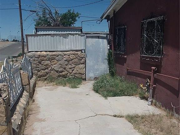3rd image of 555 Francis St