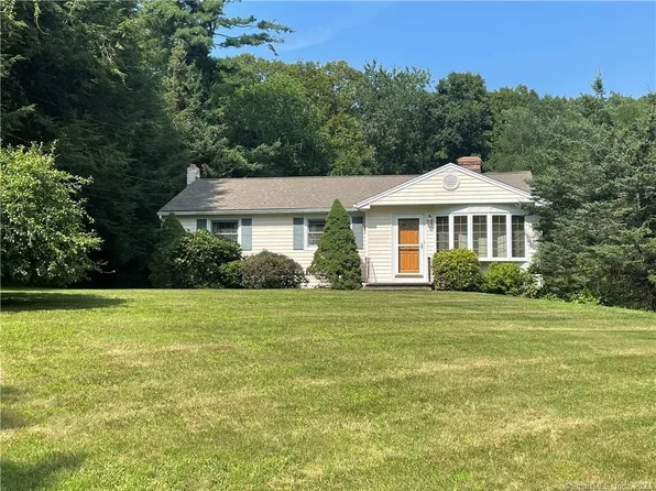 26 Edgewood Drive, Newtown, CT 06470