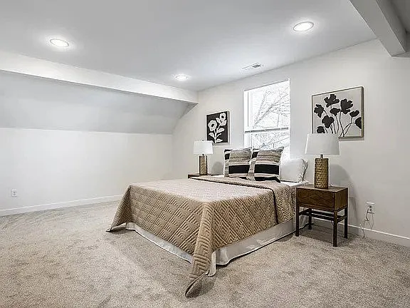 849 N Oakland Ave — Photo 28