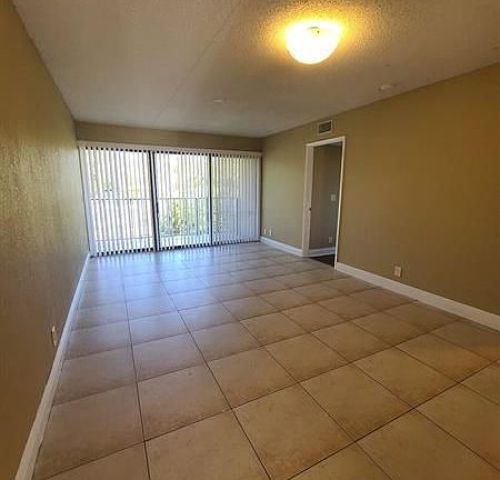 3rd image of 1601 Balfour Point Dr APT G