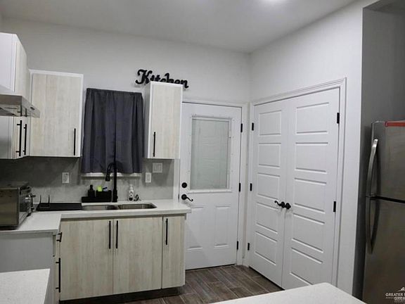 4th image of 727 Monica St