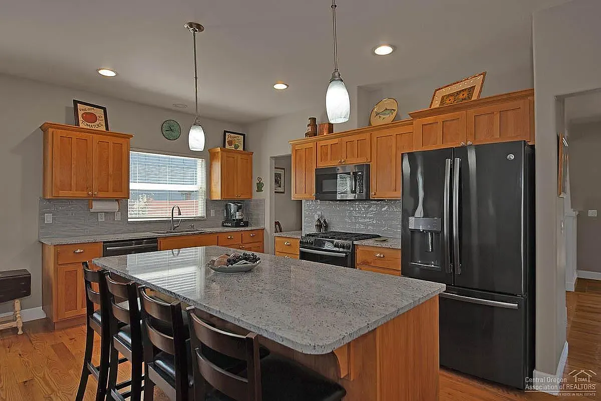3 bed, 1728 sqft, $2,900 — Photo 4