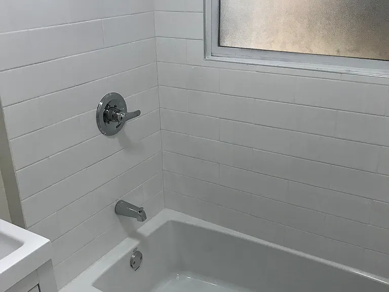 1730 E 7th St #1 — Photo 9