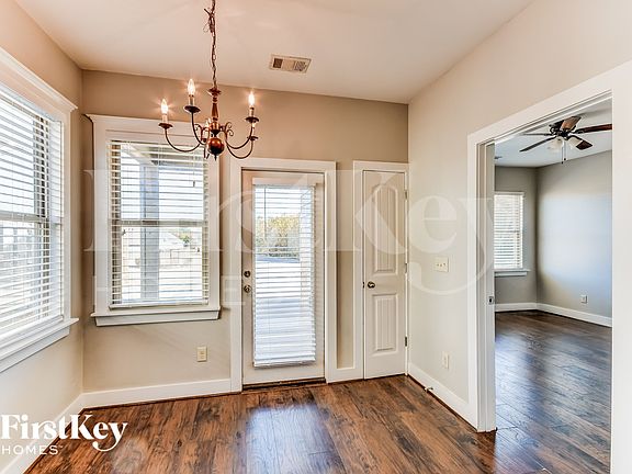 4th image of 2000 Preston Ln