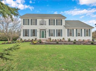 8176 Driftwood Ct, Williamsville, NY 14221