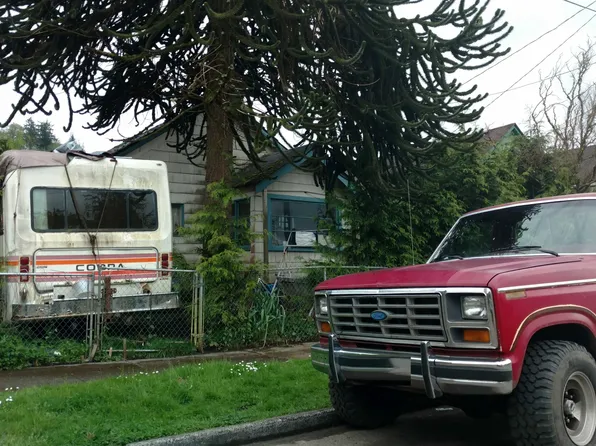 1217 E 2nd St, Aberdeen, WA 98520