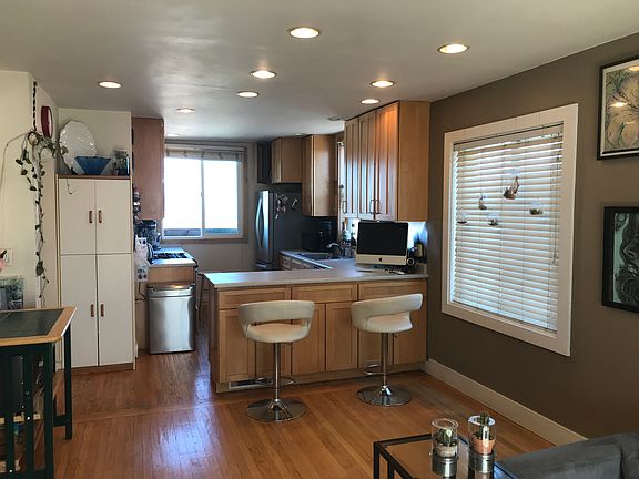 3rd image of 1093 Goettingen St