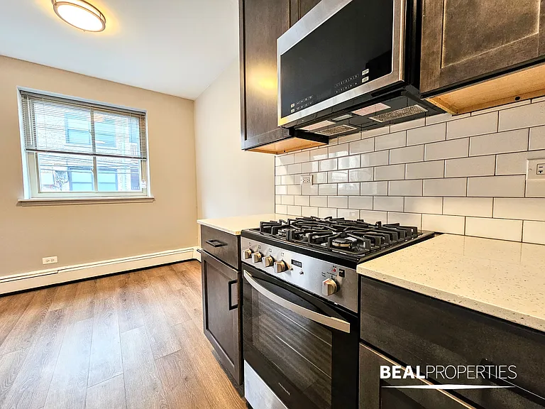 528 W Oakdale — Photo 30