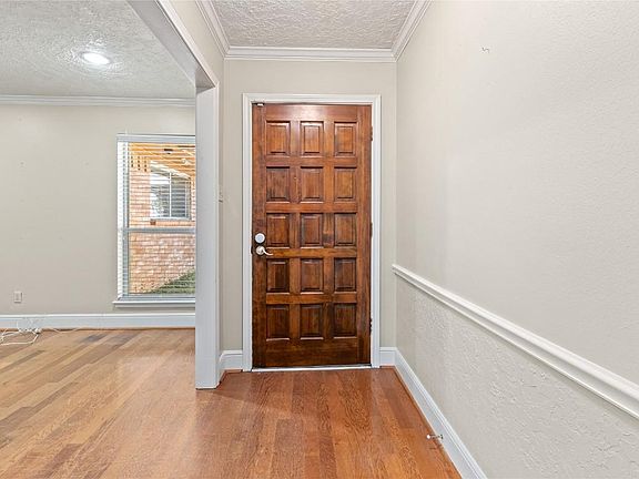 4th image of 1005 N Amy Dr