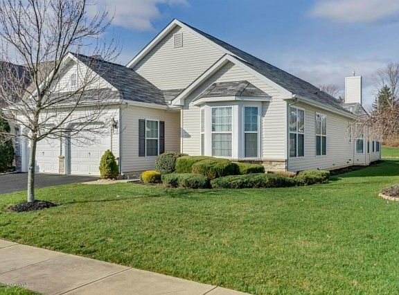 3rd image of 62 Enclave Blvd
