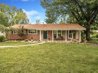 805 Rockhurst Dr, Ballwin, MO 63021
