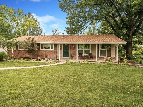 805 Rockhurst Dr, Ballwin, MO 63021