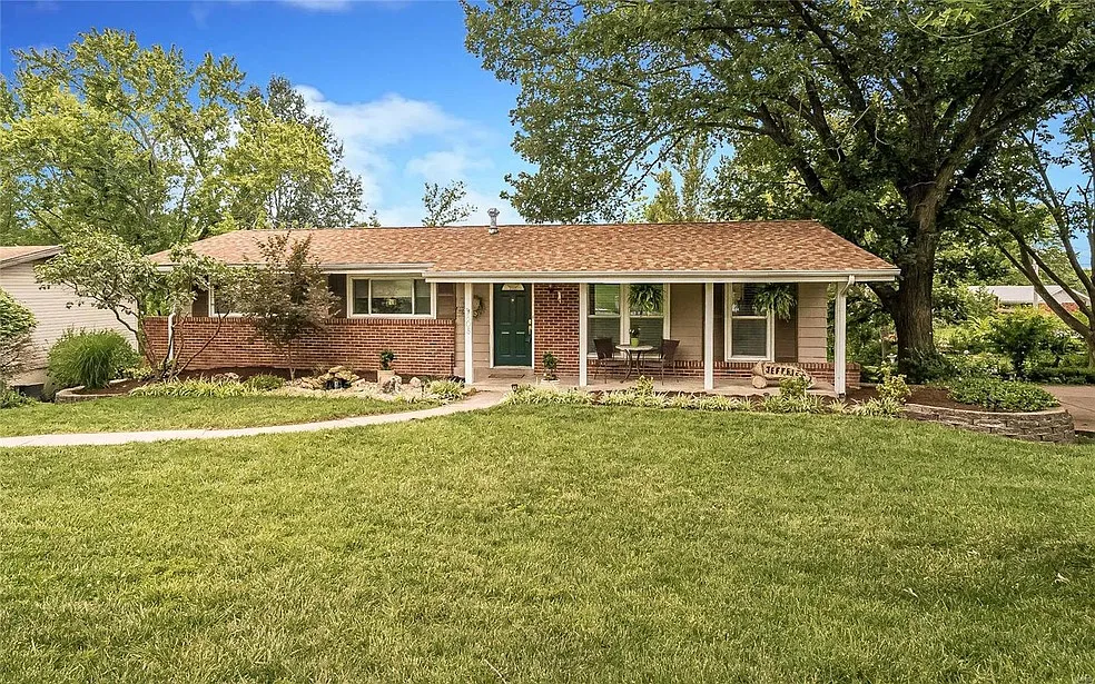 805 Rockhurst Dr photo 1