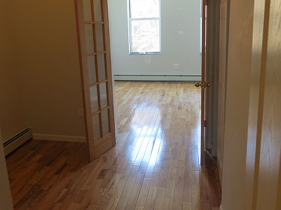 5th image of 165 Irving Ave APT 2R