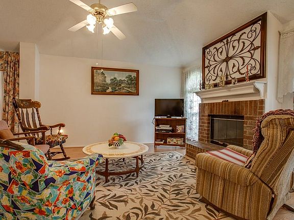 4th image of 2133 Emerald Oaks