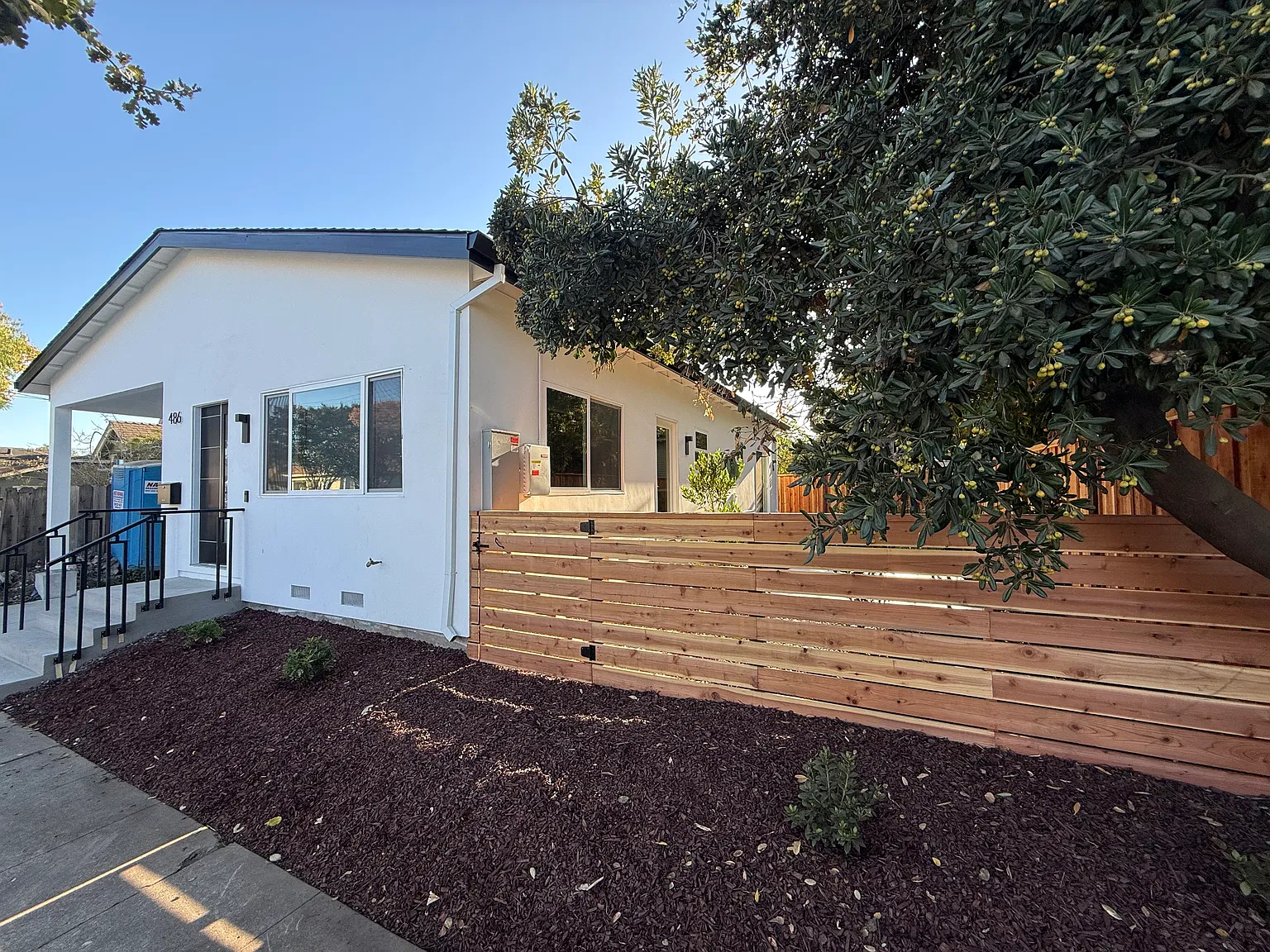 3 bed, 1200 sqft, $6,800 — Photo 2