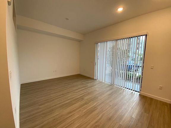 3rd image of 571 NE 32nd St #201