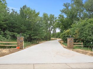 9450 S Robert Trl, Inver Grove Heights, MN 55077