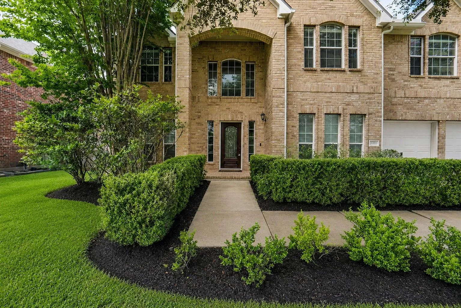 5 bed, 3.5 bath, 3965 sqft, $3,250 — Photo 4
