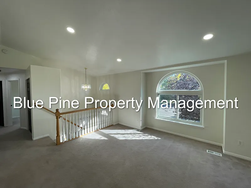 4 bed, 2.0 bath, 1824 sqft, $2,000 — Photo 2