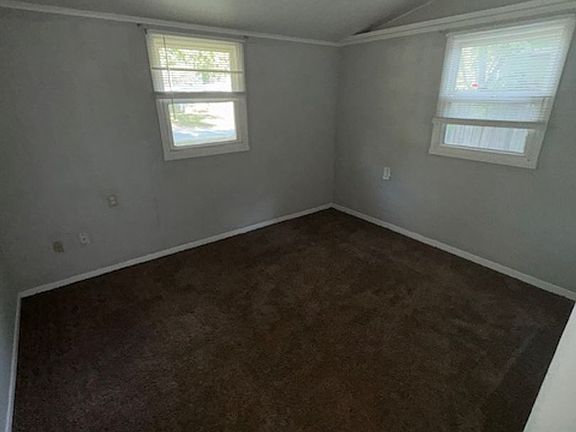 4th image of 2712 S Saint James Blvd